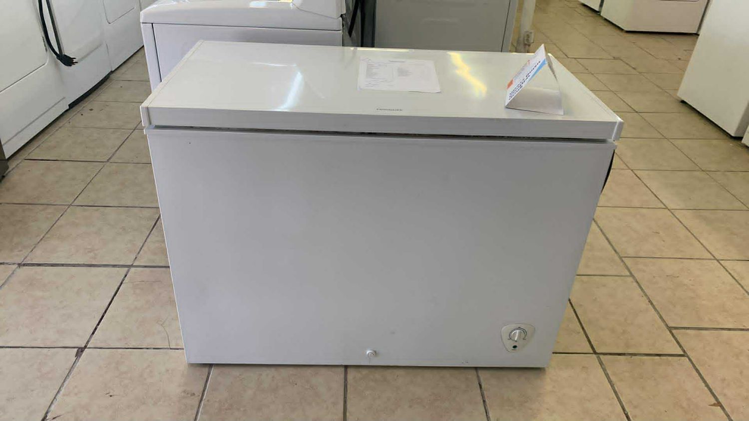 FRIGIDAIRE CHEST FREEZER