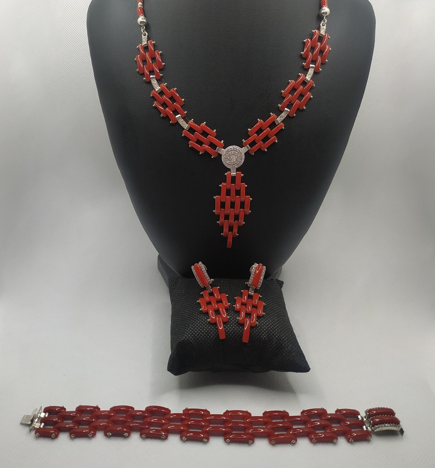 Parure in Argento 925 rodiato, Swaroski e Corallo Rosso di Sardegna in maglia Cartier