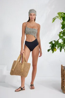 Trikini maculato