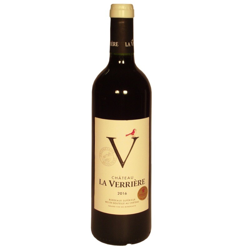Chateau la Verrière, Bordeaux 2020, 0,75 L
Preis / 1 L / € 11,66
Cuvée aus 70 % Merlot, 20 % Cab.Sauvignon, 10 % Cab. Franc,

8,50 €
Steuerbetrag1,36 €
Alle Preise zzgl. Versandkosten
