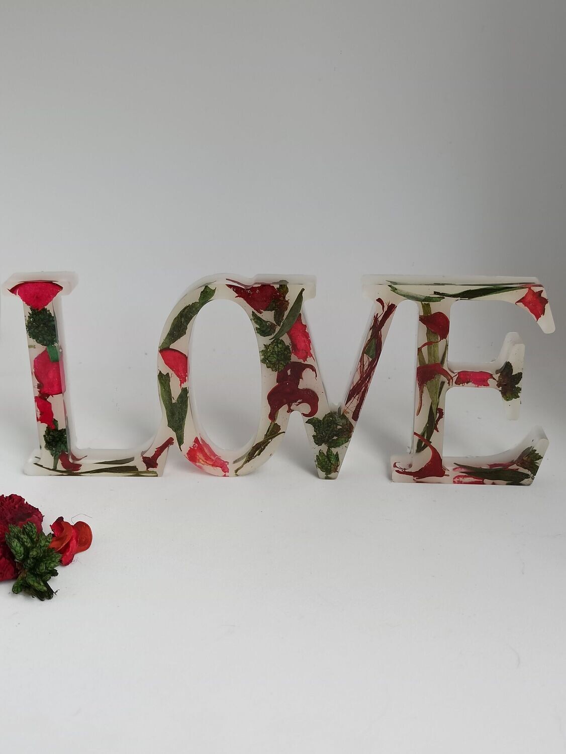 Love - fleurs séchées fond blanc
