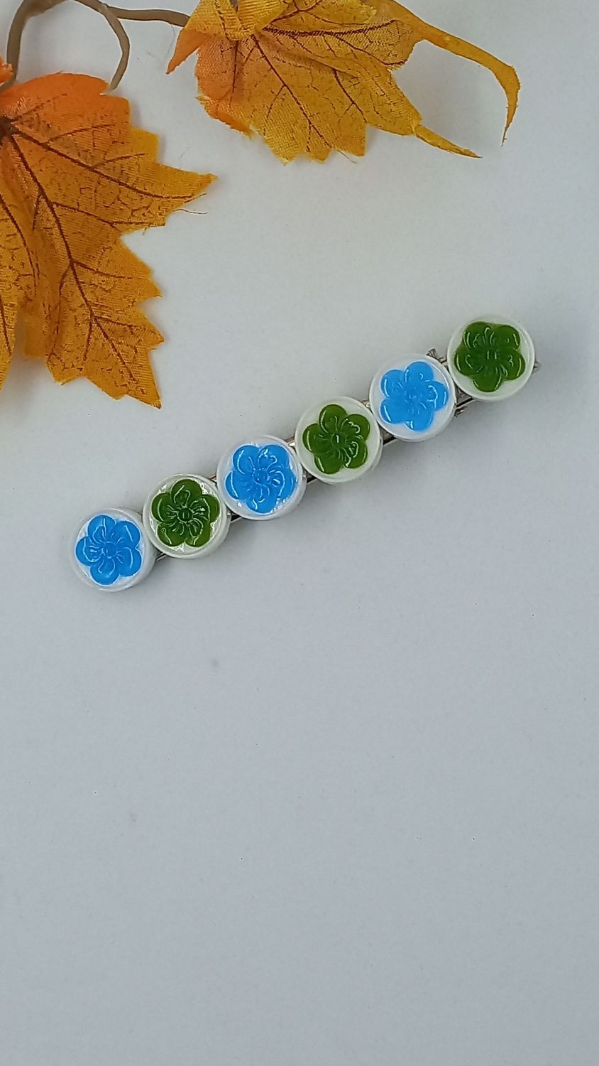 Barrette pince - 6 fleurs bleu/vert/blanc