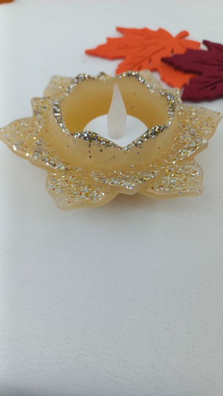 Bougeoir lotus beige / paillettes argenté doré Bougeoir lotus beige / paillettes argenté doré