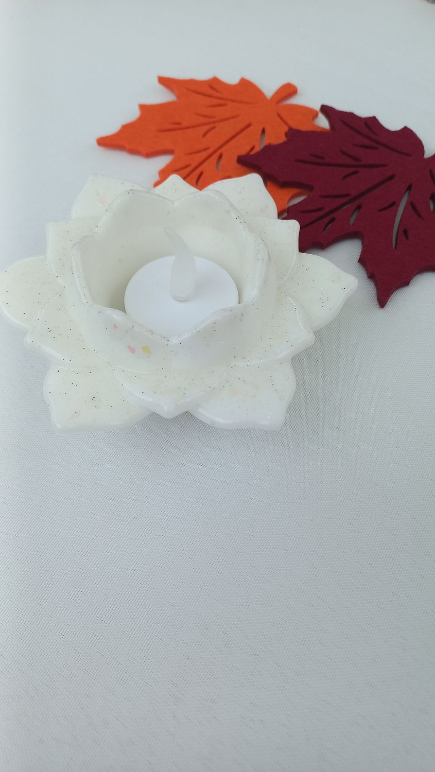 Bougeoir lotus blanc / paillettes noire holographique