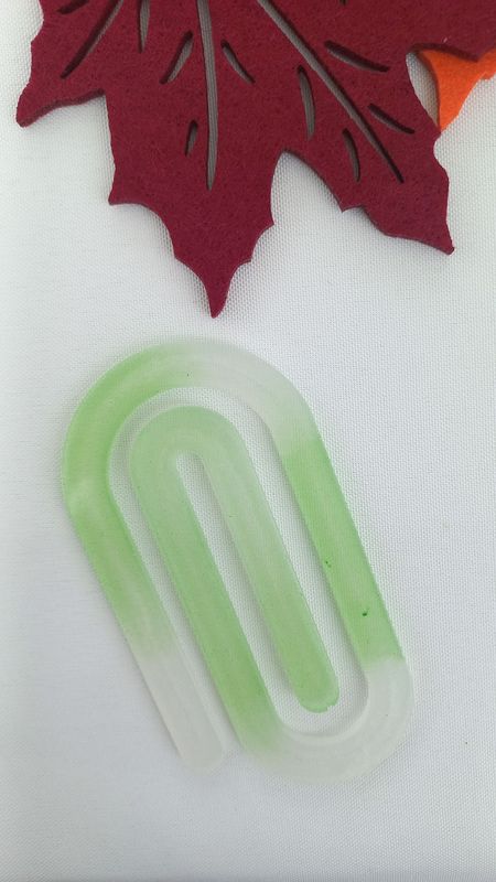 Marque page trombone -  vert / blanc