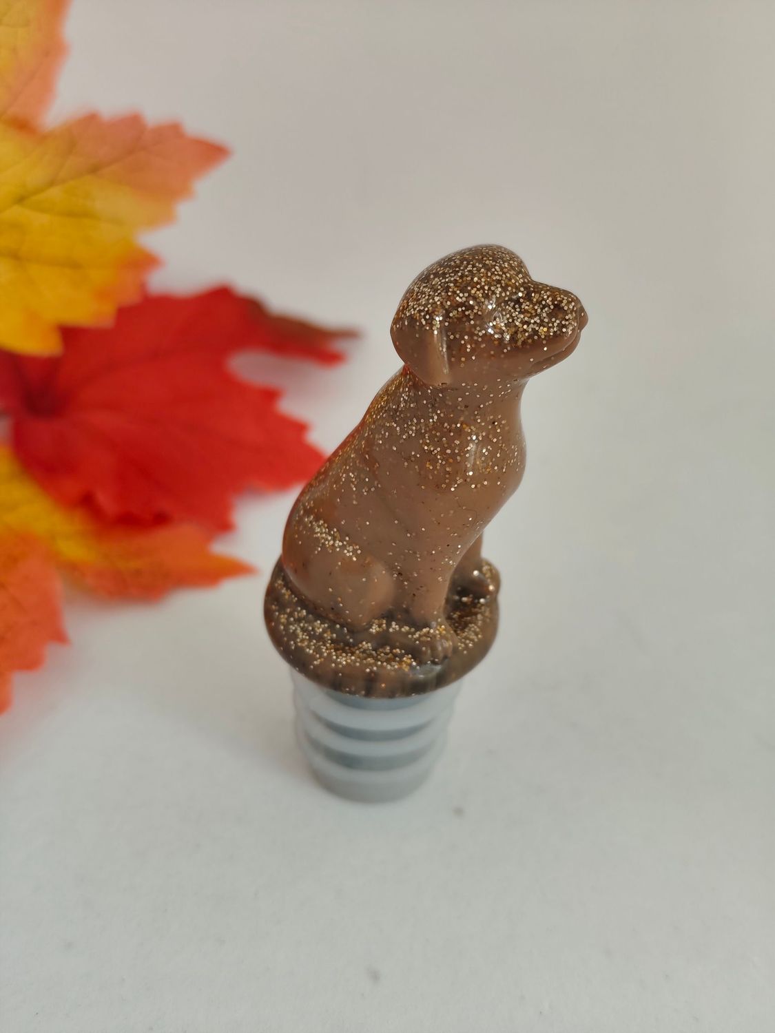Bouchon de bouteille - Chien marron paillettes doré