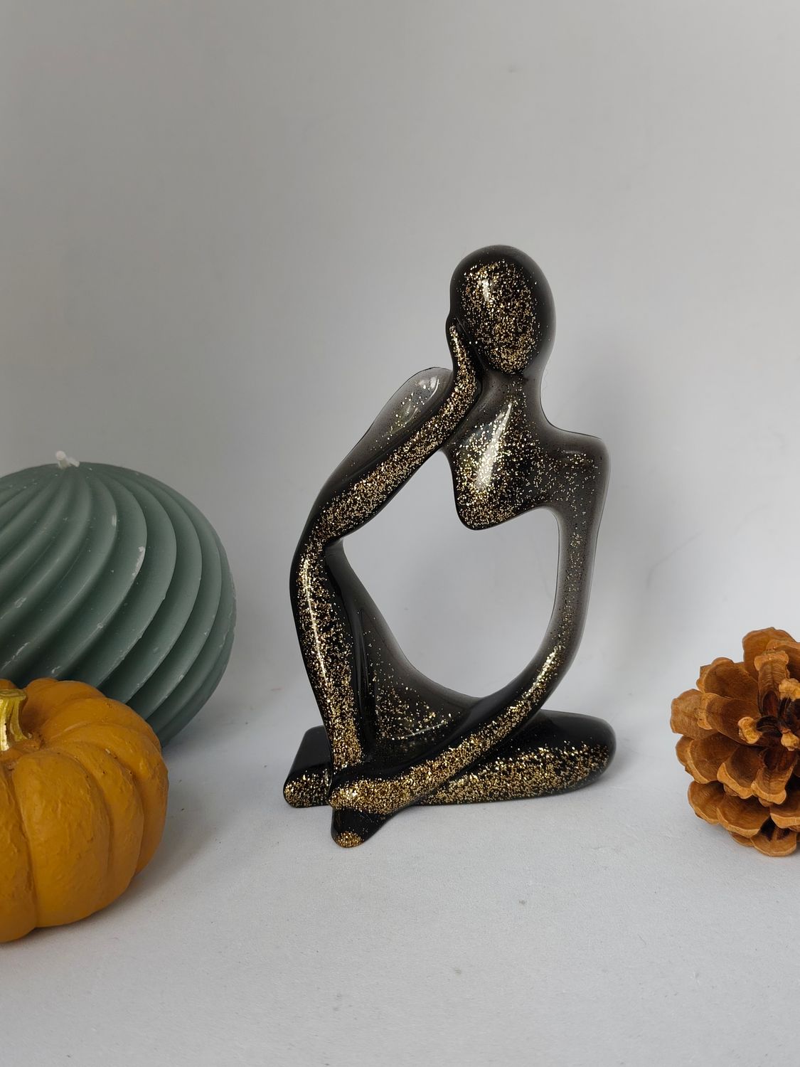 Figurine doré paillettes / fond noir Figurine doré paillettes / fond noir