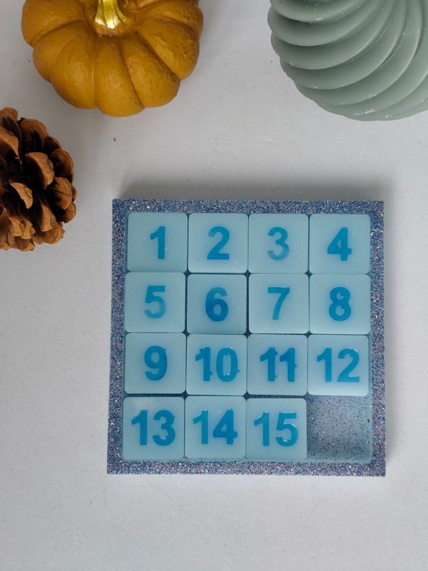 Jeu de taquin - fond gris Jeu de taquin - fond gris