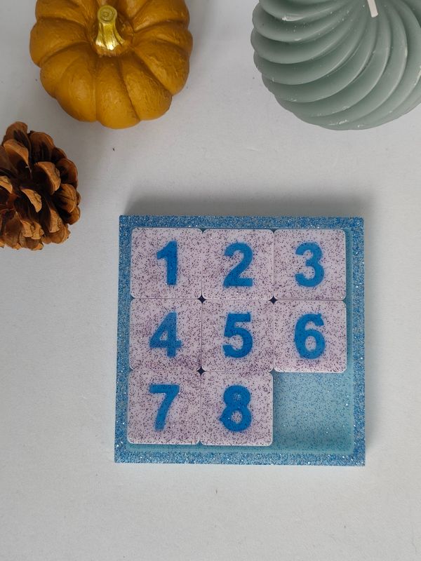 Jeu de taquin - fond bleu Jeu de taquin - fond bleu