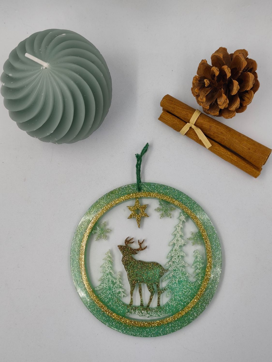 Boule cerf marron/vert paillettes
