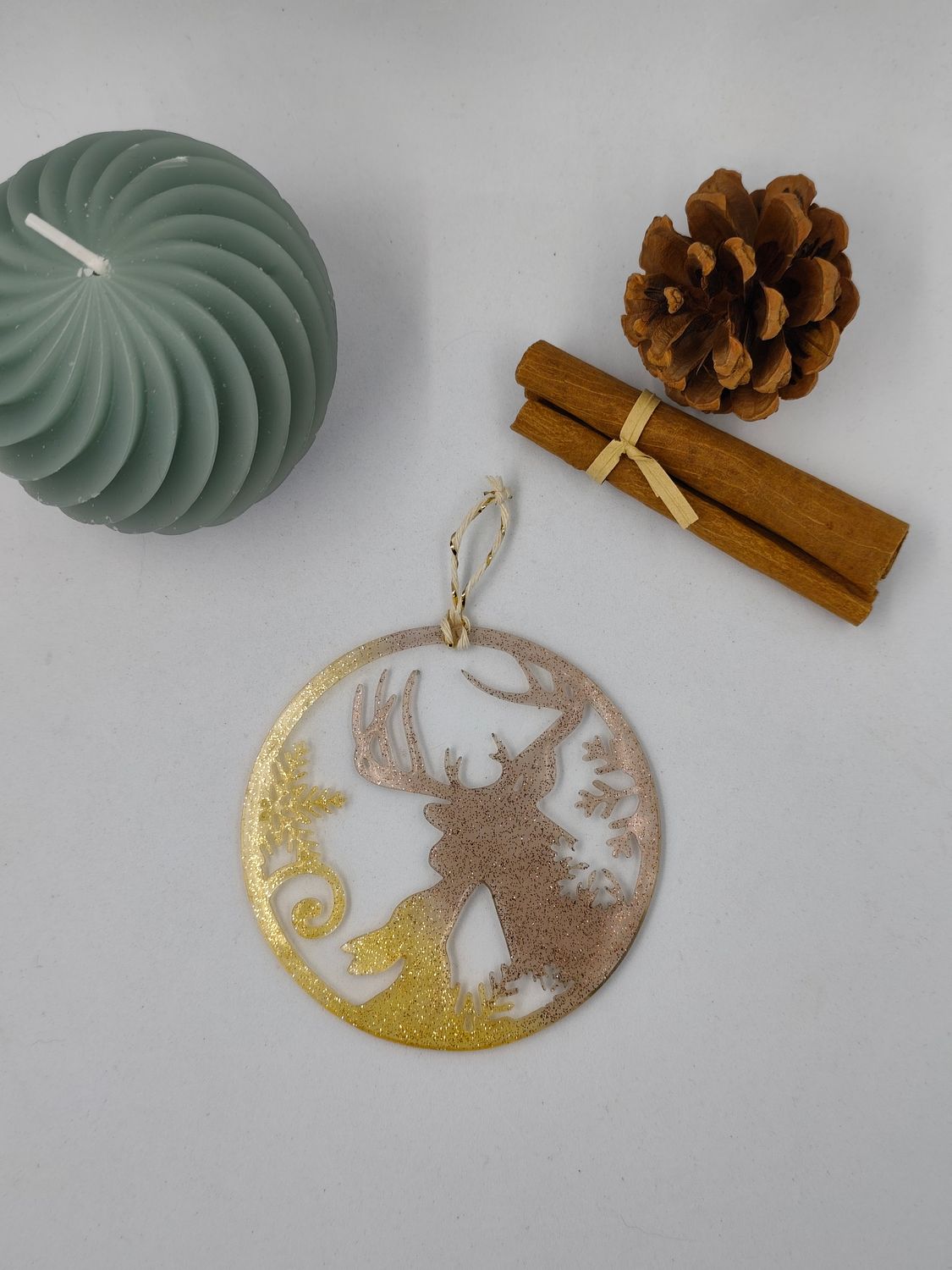 Boule fine - Cerf marron / doré paillettes