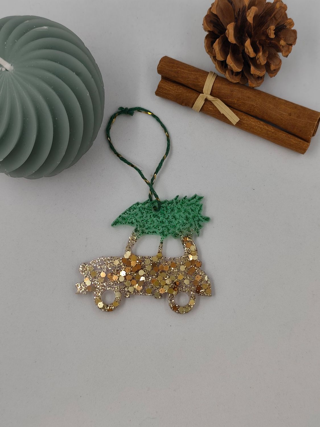 Voiture - marron /  sapin vert paillettes