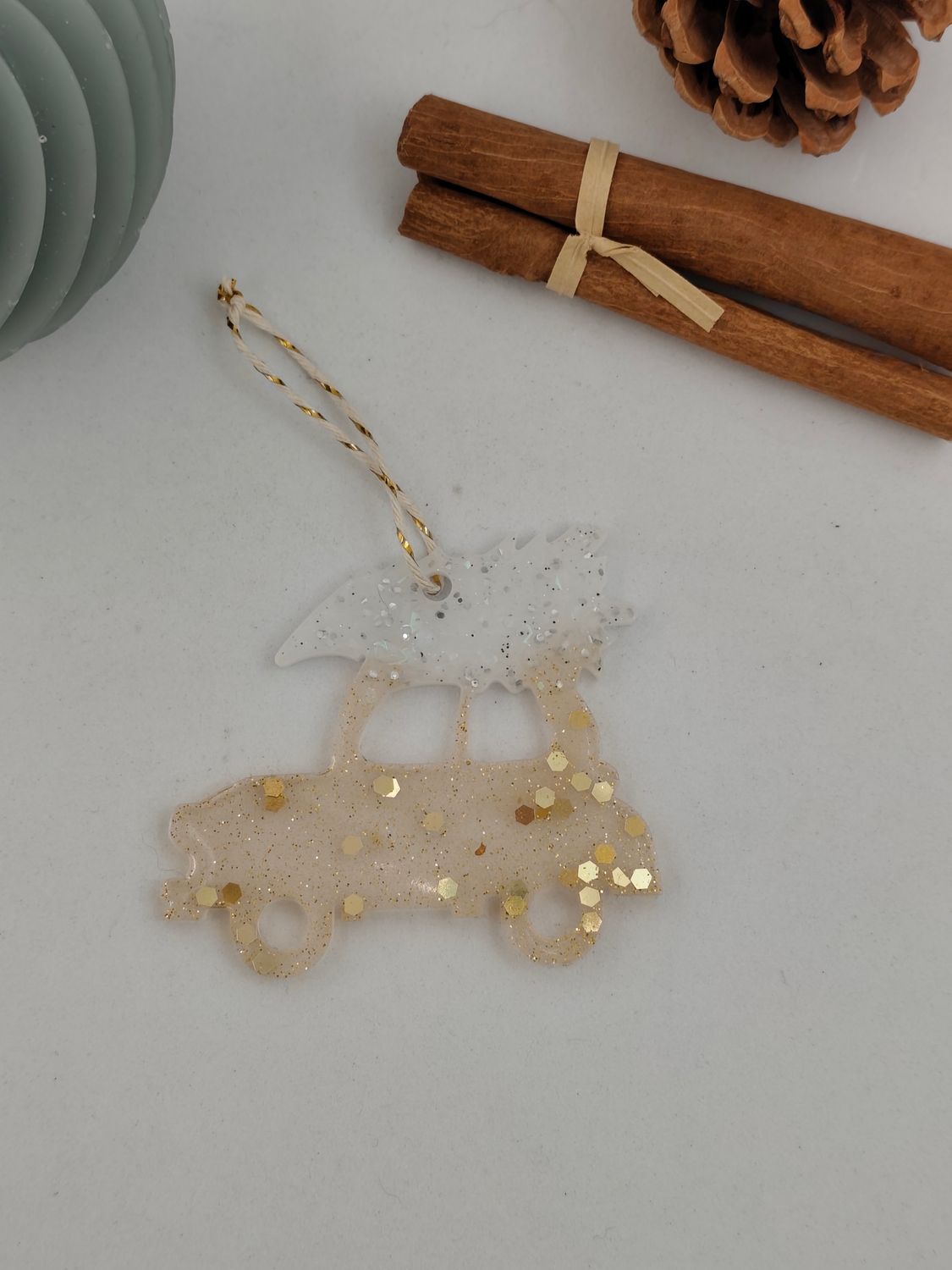 Voiture - doré paillettes /  sapin blanc paillettes