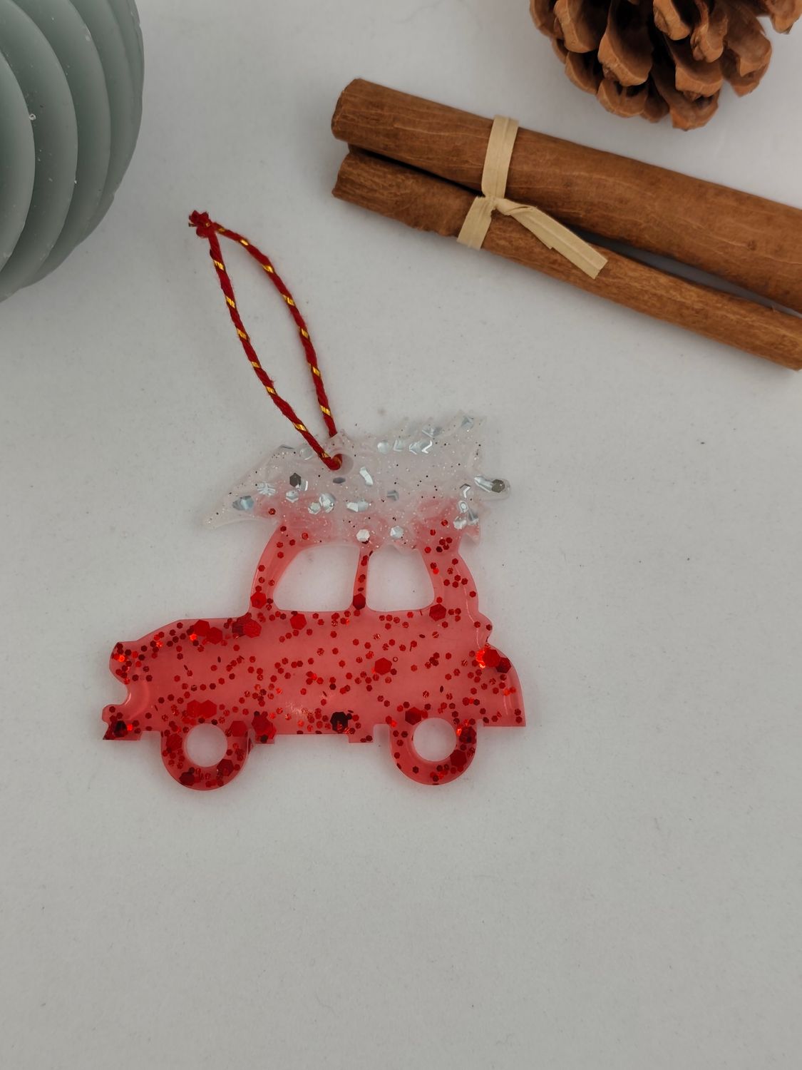 Voiture - rouge paillettes /  sapin blanc paillettes