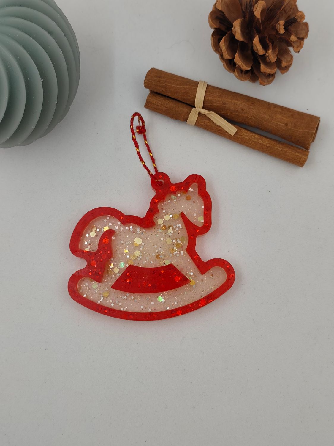 Cheval à bascule - rouge / doré paillettes