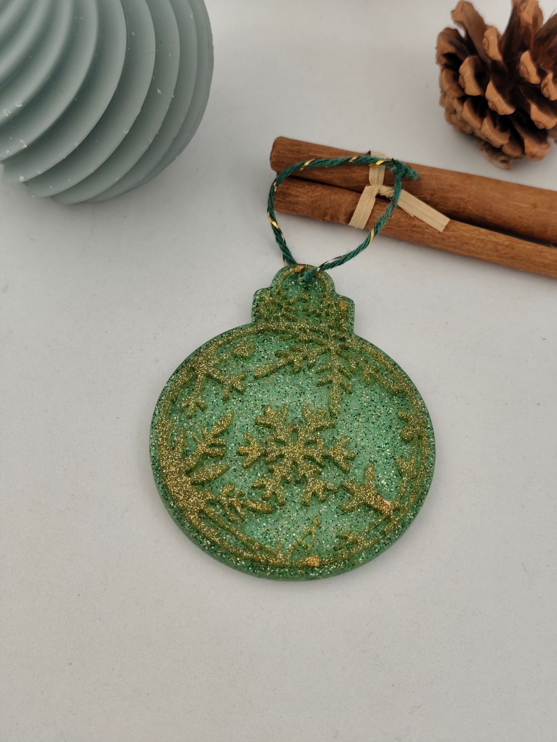 Boule ronde - vert / doré  paillettes