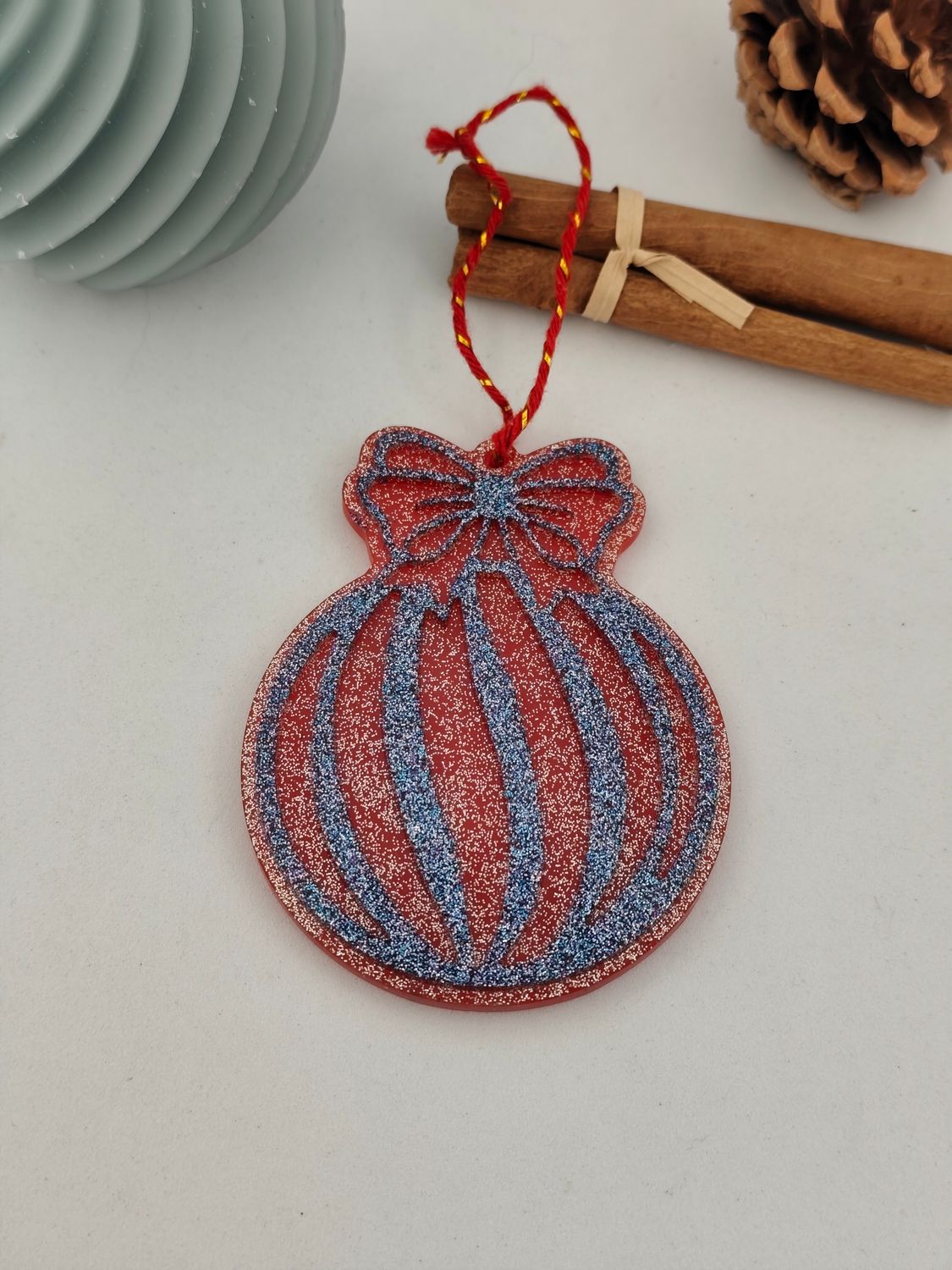 Boule ronde - bleu / rouge-argent  paillettes
