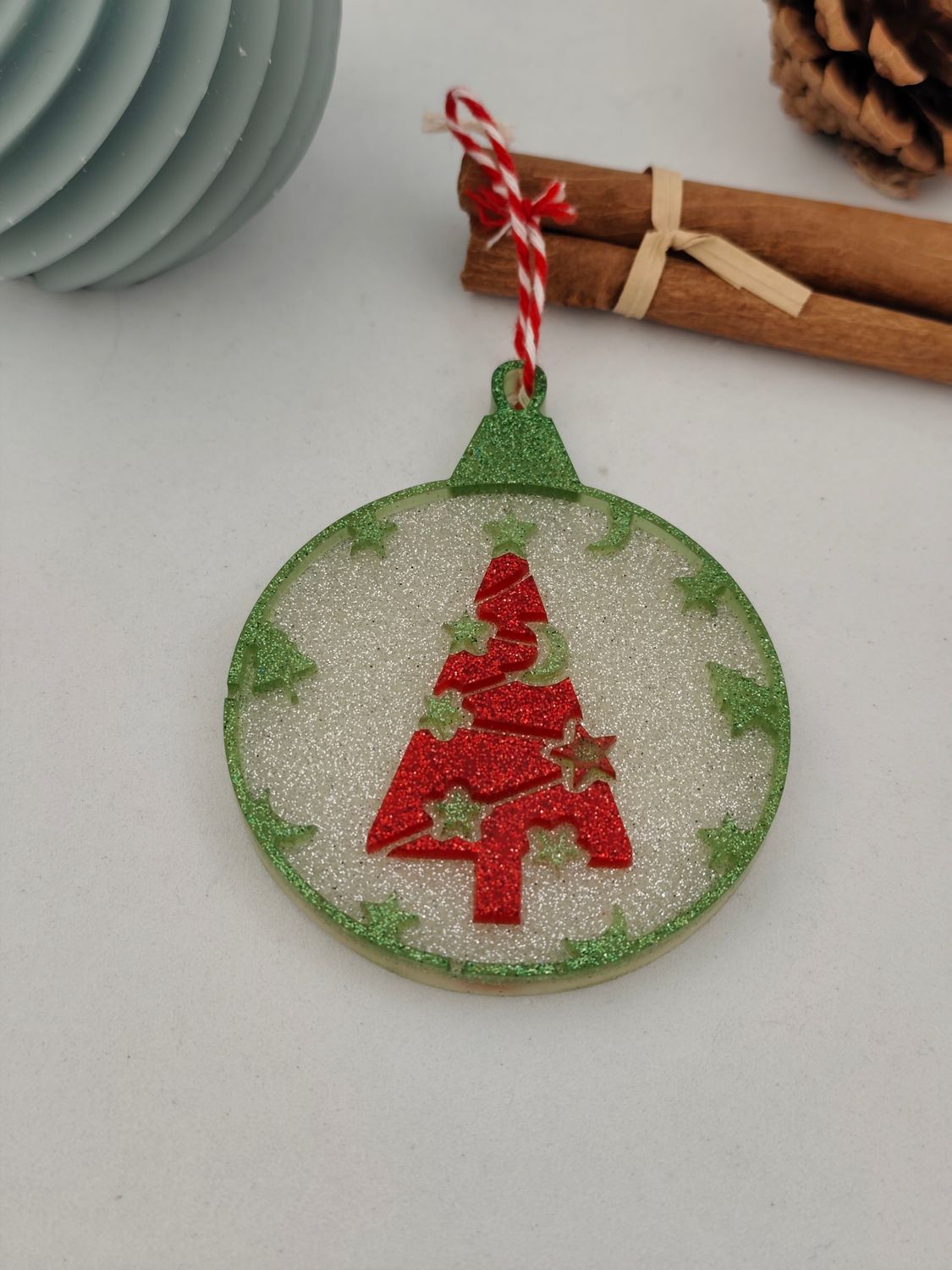 Boule ronde - argent / rouge / vert paillettes