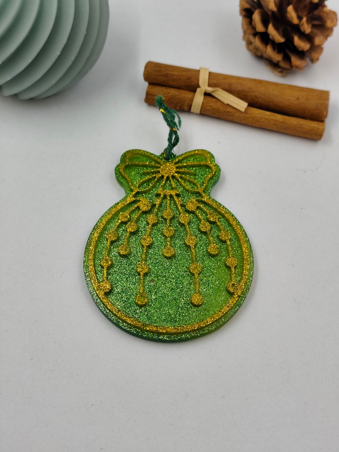 Boule ronde - vert / doré paillettes