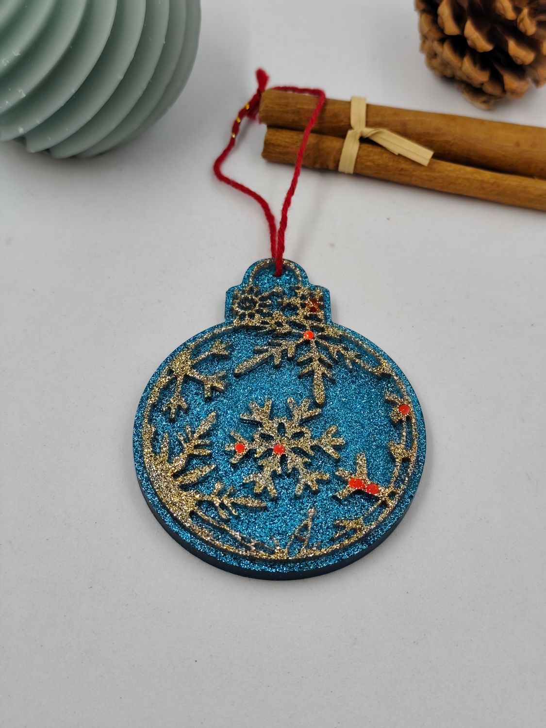Boule ronde - bleu / doré / rouge paillettes