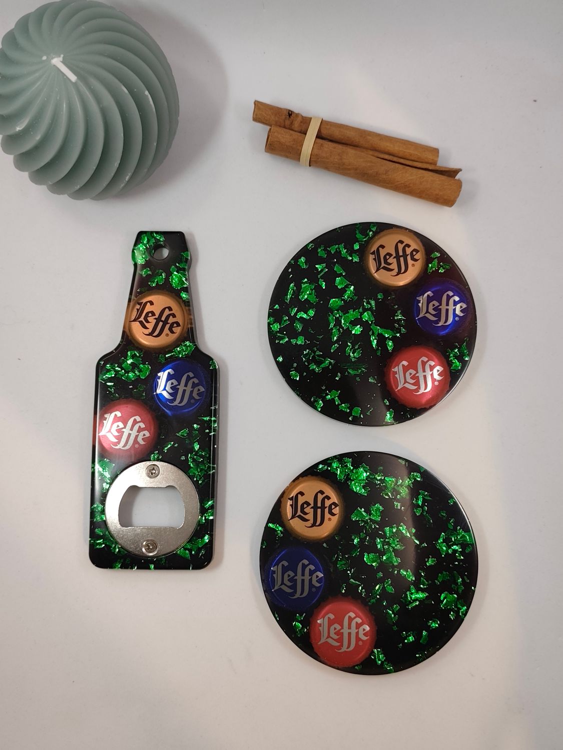 Décapsuleur et dessous de verre vert