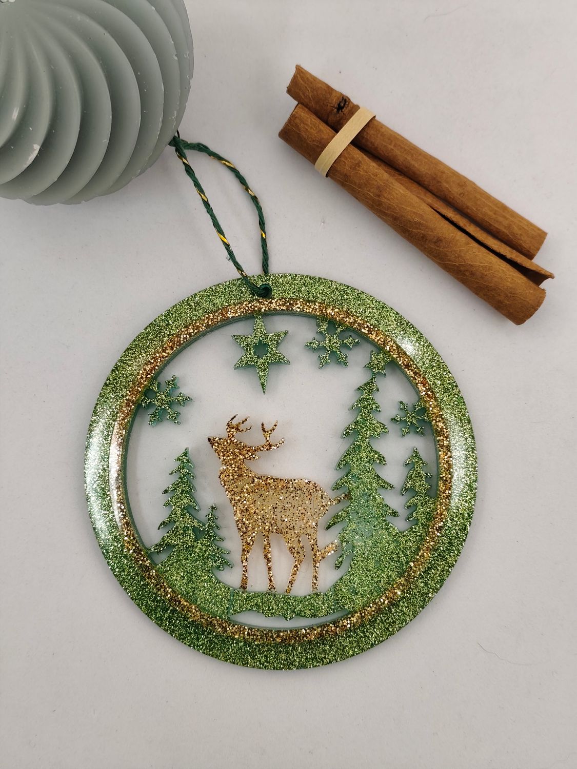 Boule cerf marron paillettes/vert paillettes