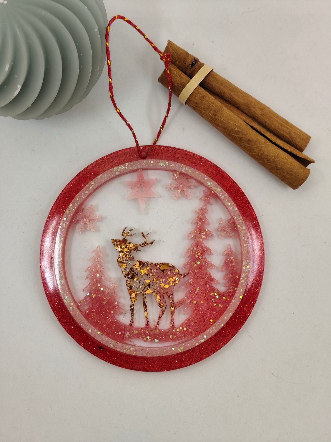 Boule cerf marron/ rouge /blanc paillettes
