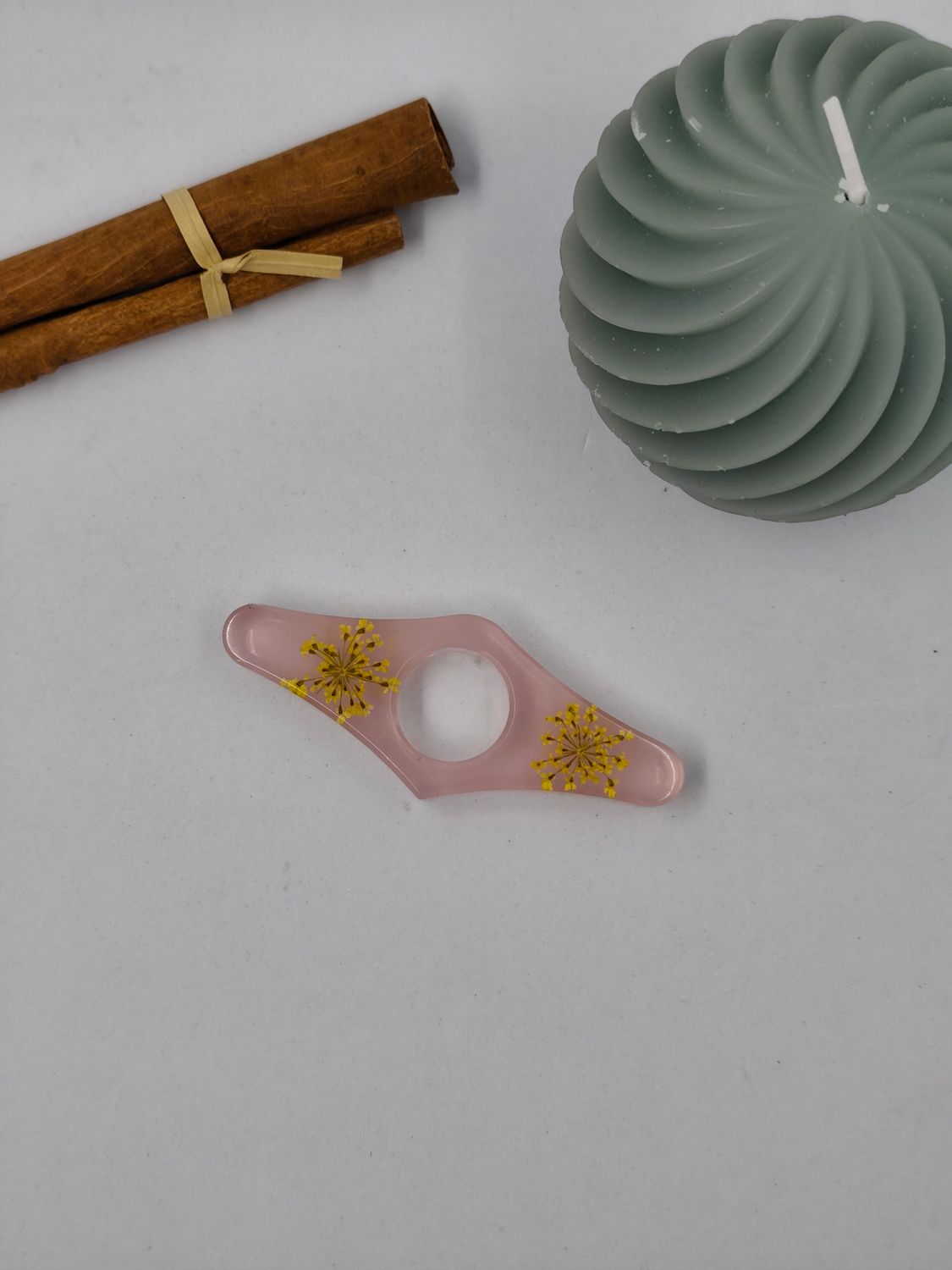 Bague de lecture ovale - fleurs jaunes/ fond rose Bague de lecture ovale - fleurs jaunes/ fond rose