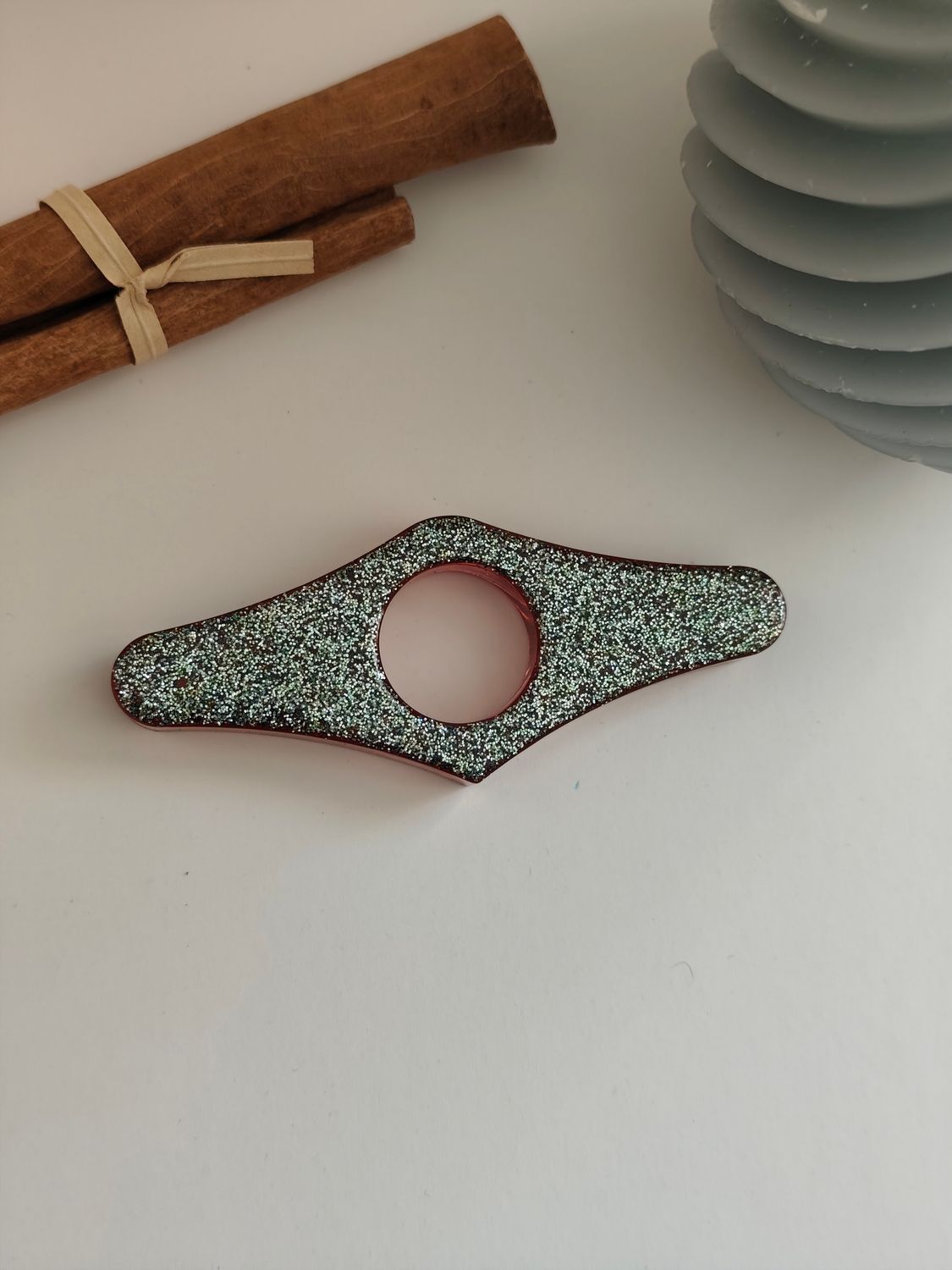 Bague de lecture - paillettes vertes / fond rouge