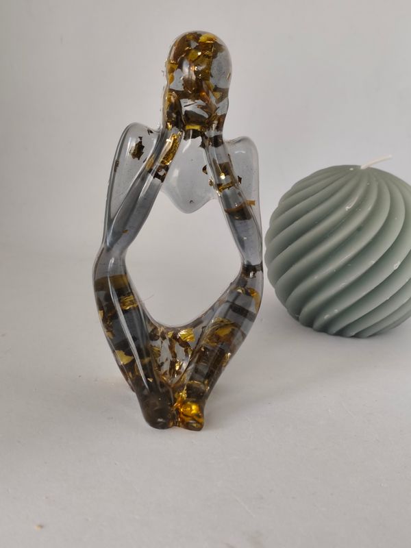 Figurine noir translucide/ doré paillettes Figurine noir translucide/ doré paillettes