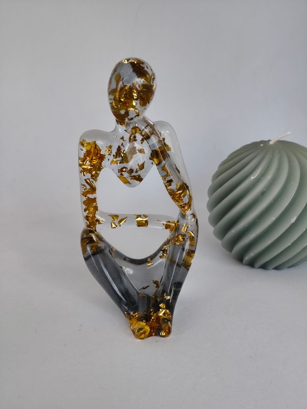 Figurine noir translucide/ doré paillettes Figurine noir translucide/ doré paillettes