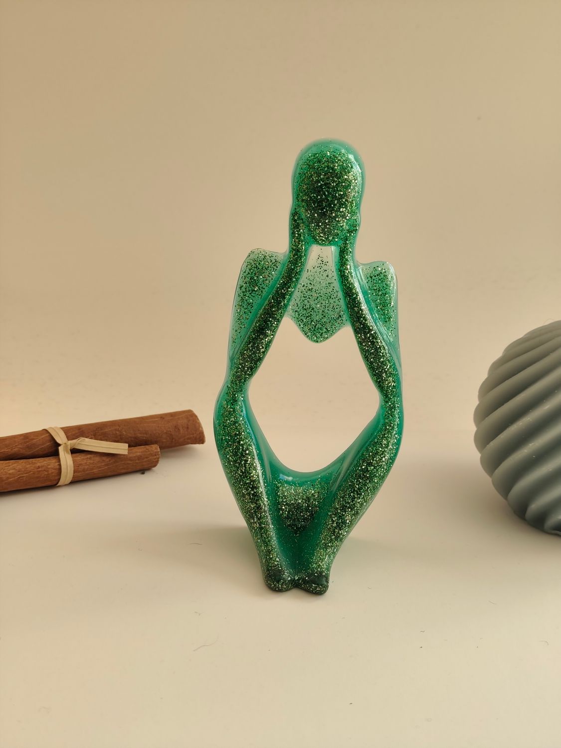 Figurine verte paillettes