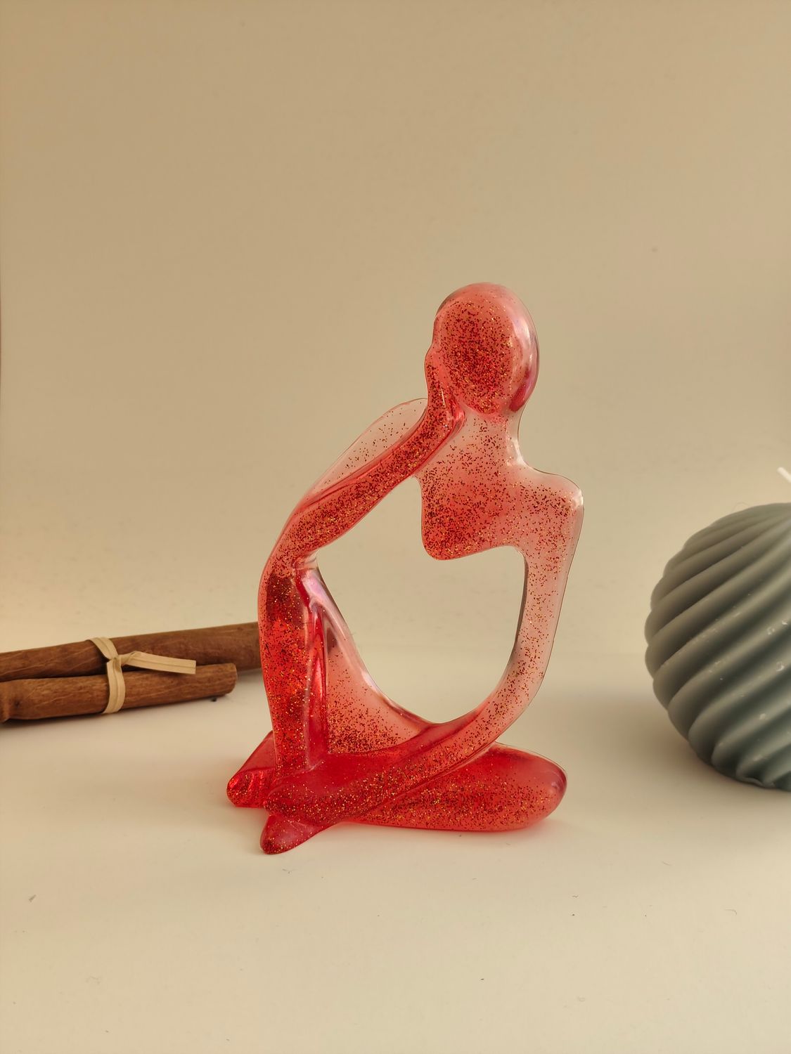 Figurine rouge paillettes