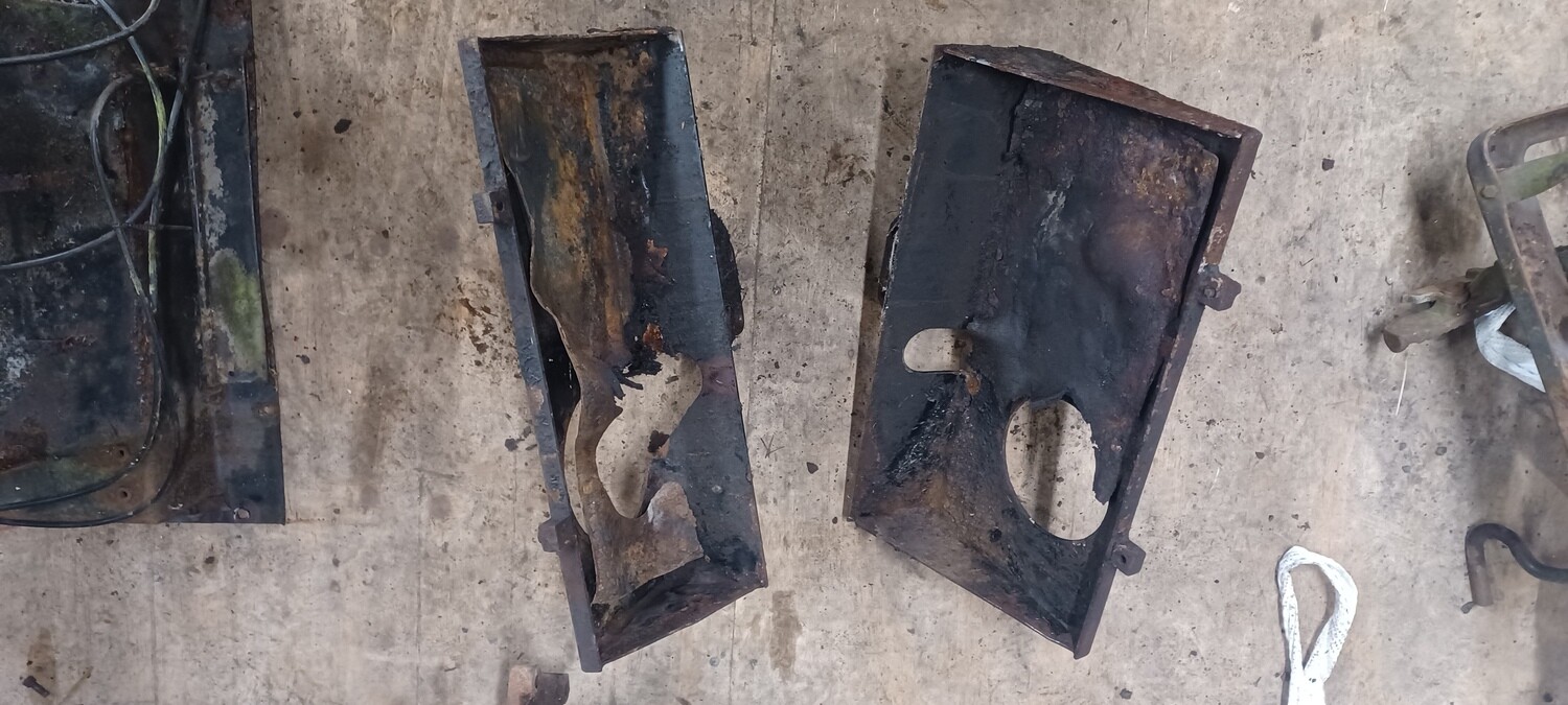 DB/case 1394 fuel tank brackets