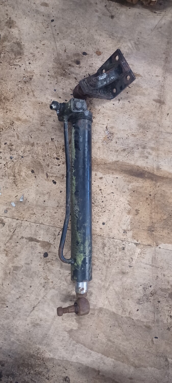 Case 1394 power steering ram