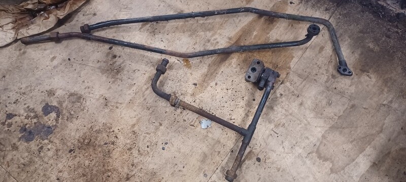 Case 1394 hyd pipes