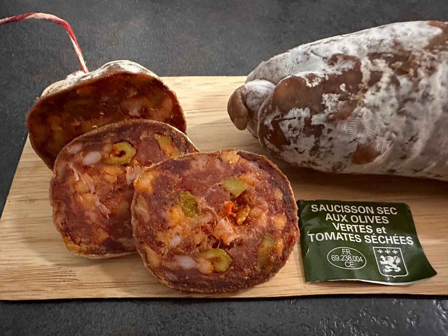 SAUCISSON AUX TOMATES SECHEES ET OLIVES VERTES - 200 gr