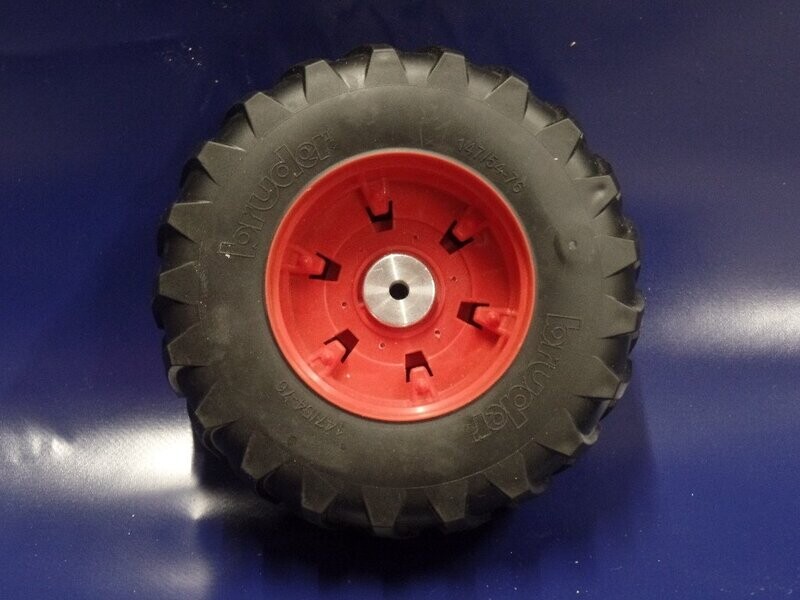 Vorderer Mitnehmer für original abnehmbaren Bruder Traktor Reifen Vorderer Mitnehmer für original abnehmbaren Bruder Traktor Reifen