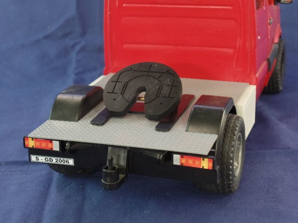 Sprinter Sattelkupplung mit Abdeckblech