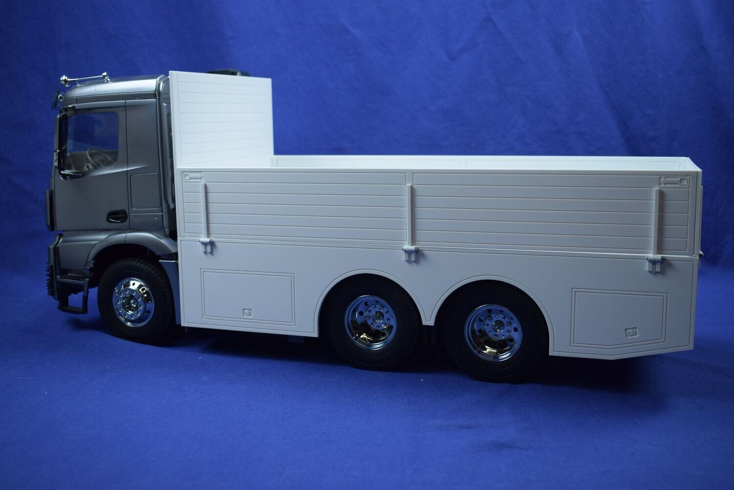 Baustoffpritsche für  Arocs von Tamiya