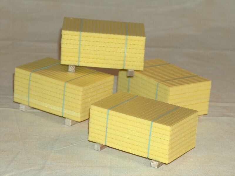 Drainaggeplatten als Stapel gelb Drainaggeplatten als Stapel gelb