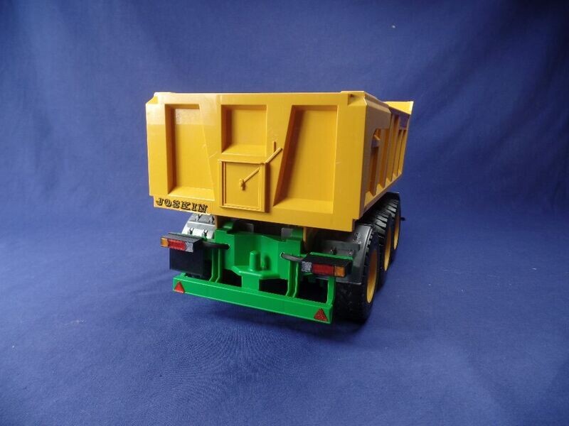 Bruder Joskin Anhänger mit Hubmechanik und Rückleuchten Bruder Joskin Anhänger mit Hubmechanik und Rückleuchten