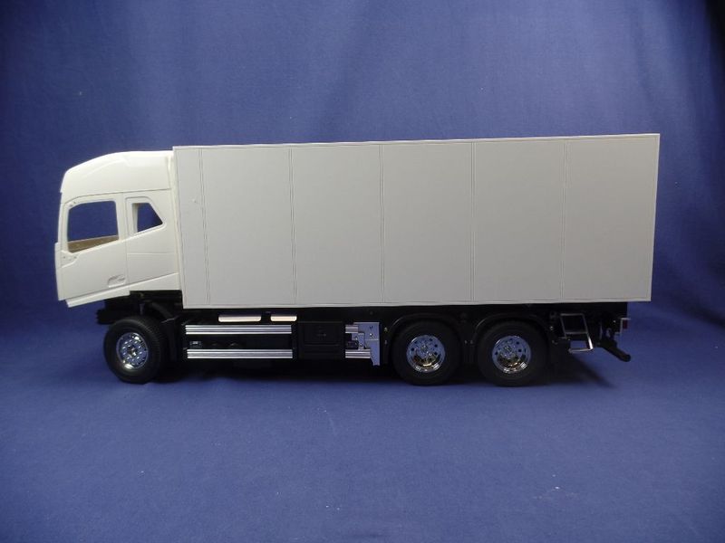 Kofferaufbau für 3 Achs Tamiya Volvo Fahrgestell
