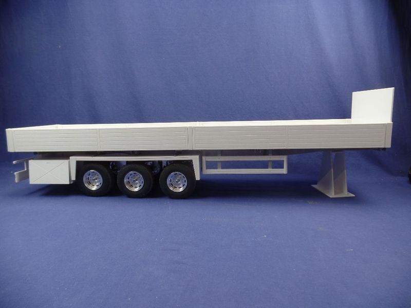 Baustofftrailer im Maßstab 1:14