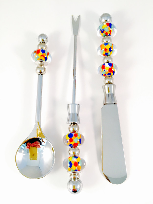 Multi color serving set
