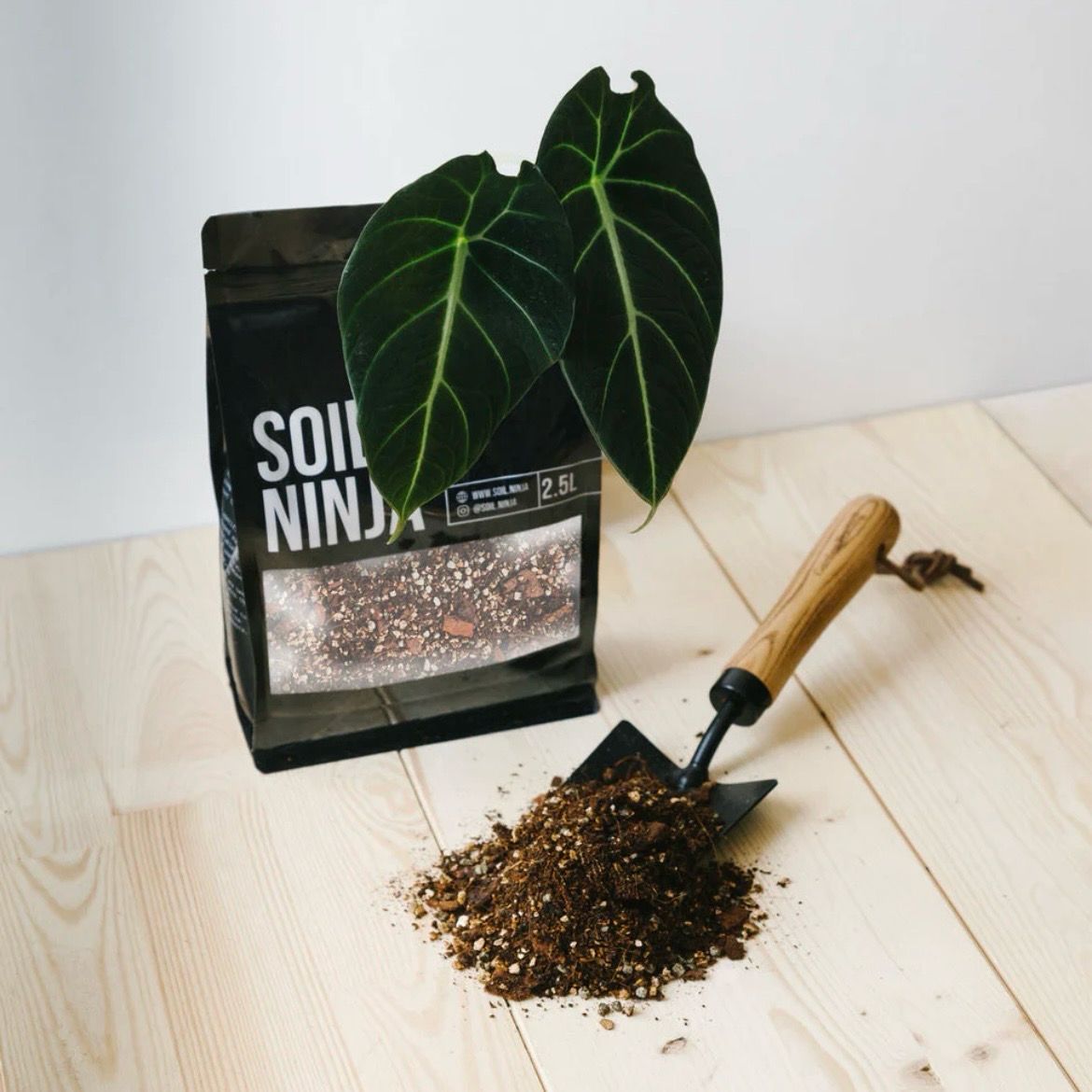 Soil. Ninja Alocasia prozračni chunky mix/substrat za sobne biljke 2,5L