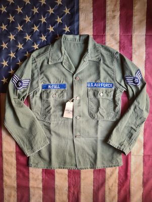 Korea War USAF shirt / 13 stars buttons