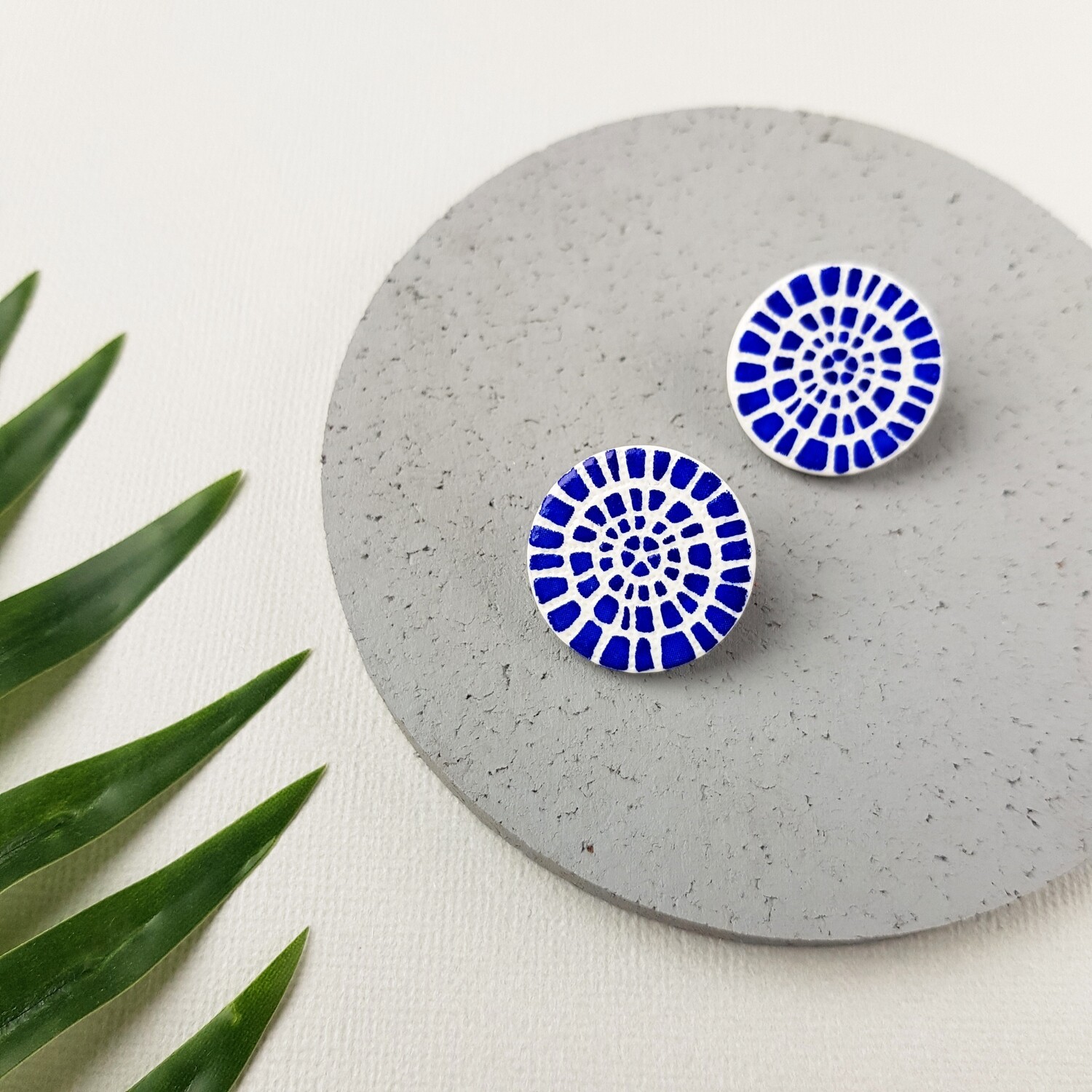 Blue circle stud earrings
