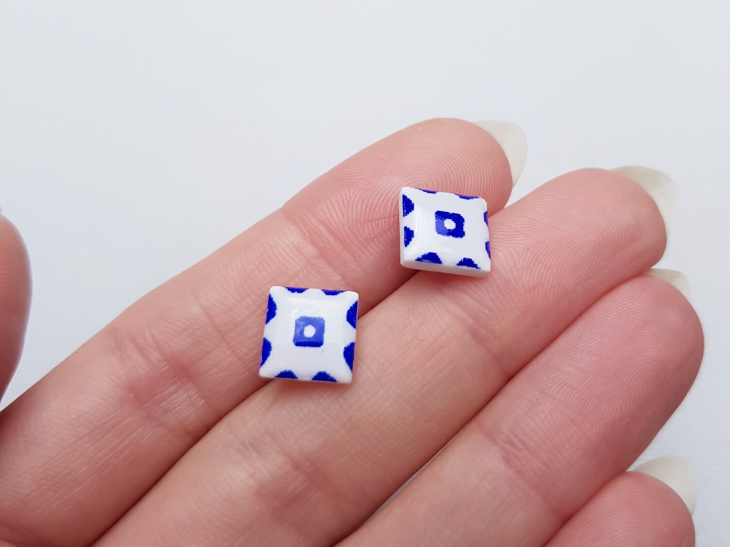 Farah tile studs