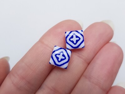 Aicha tile studs